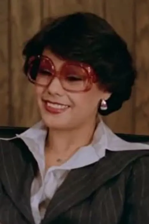 Iris Medina interpretando a Hotel Maid