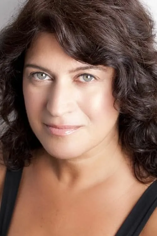 Iris Paluly interpretando a Bank Lady