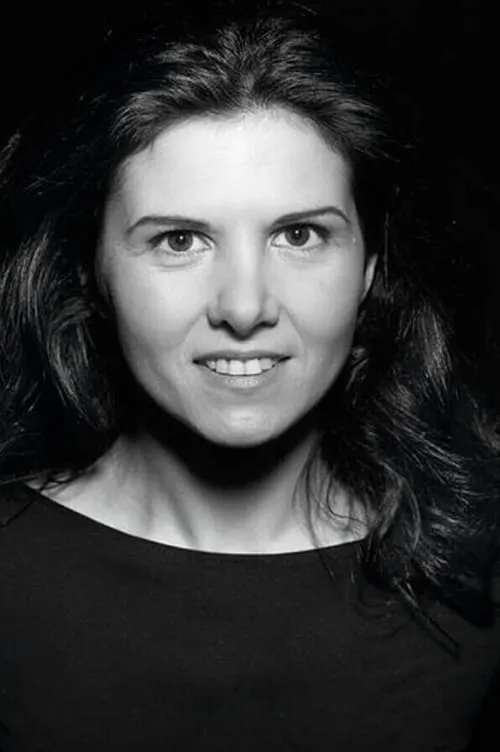 Isabel Naveira interpretando a Mila