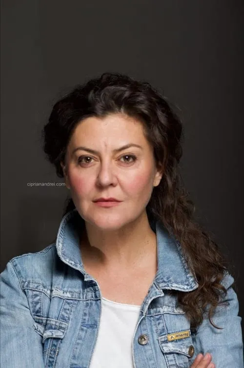 Isabela Neamțu interpretando a Irina