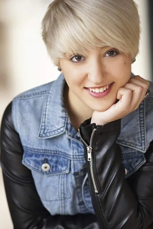 Julie Ow ha trabajado con Isabella Peregrina en 1 ocasiones