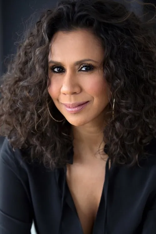 Isabelle Racicot — personaje: Self - Host