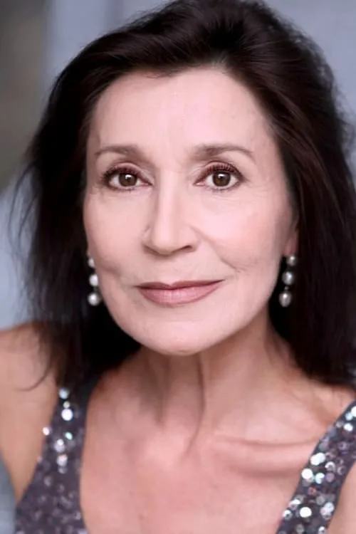 Isabelle Tanakil interpretando a la Baronne de Morton la Garenne