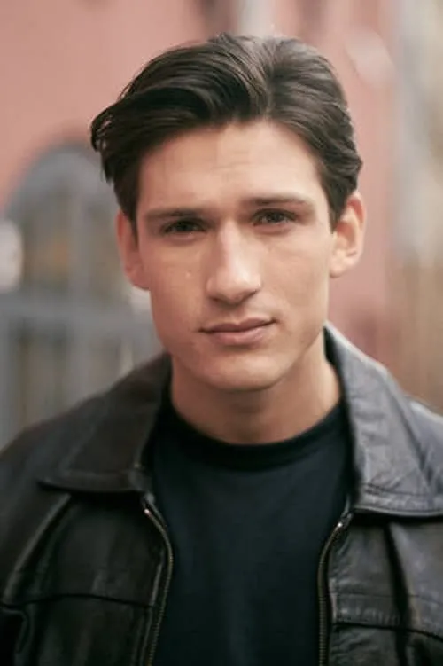 Isac Calmroth — personaje: Erik Ponti