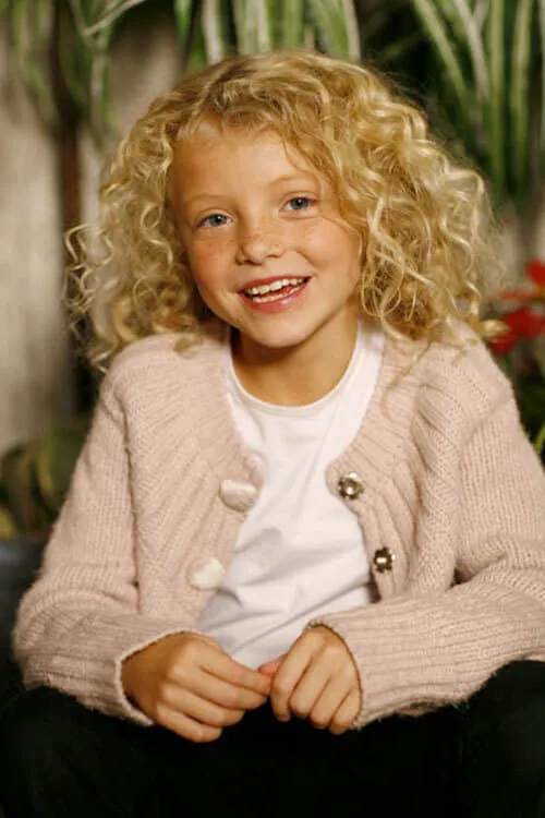 Isaure de Grandcourt interpretando a Lucy Gardesse