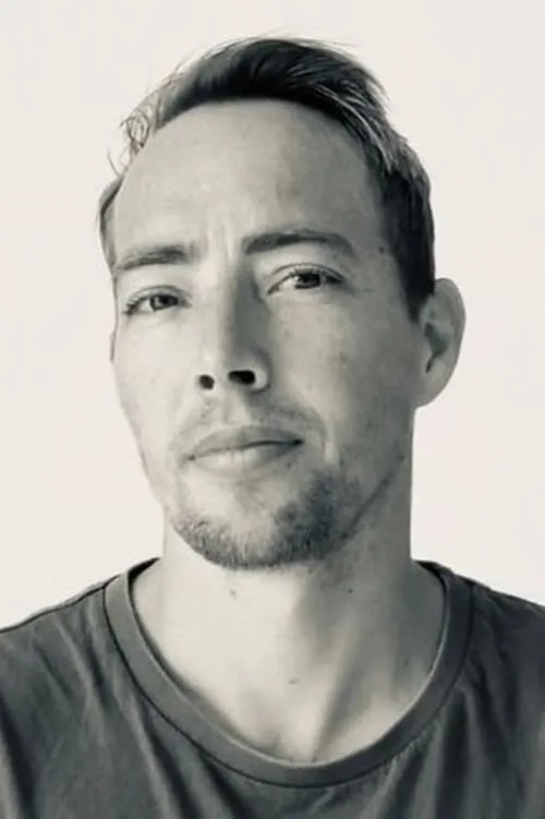 Israel Cannan interpretando a Scotty