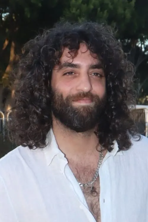 Itay 'Tuna' Zvolon interpretando a