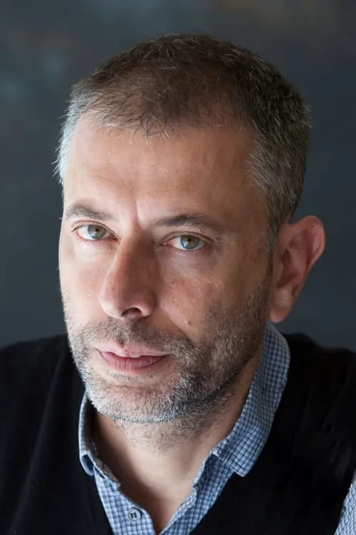 Ivan Cotroneo interpretando a