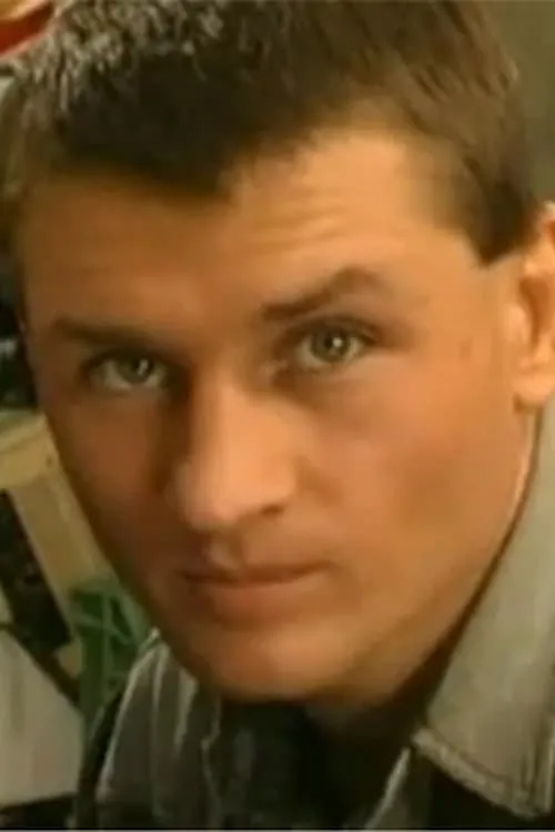 Ivan Plop interpretando a