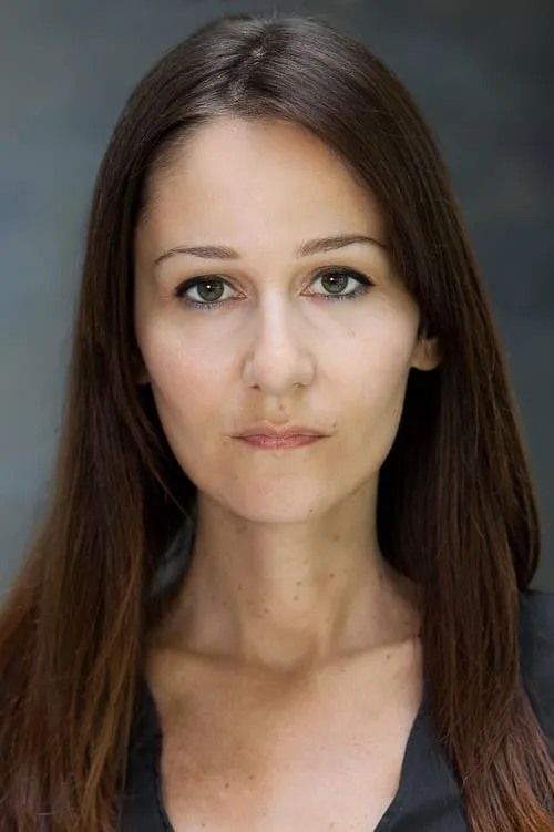 Ivana Basic interpretando a Oksana