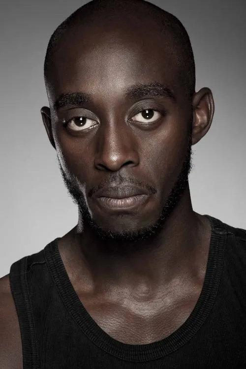 Ivanno Jeremiah interpretando a James