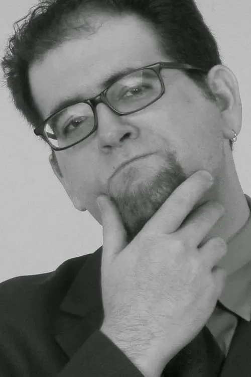 J. Elvis Weinstein interpretando a Self