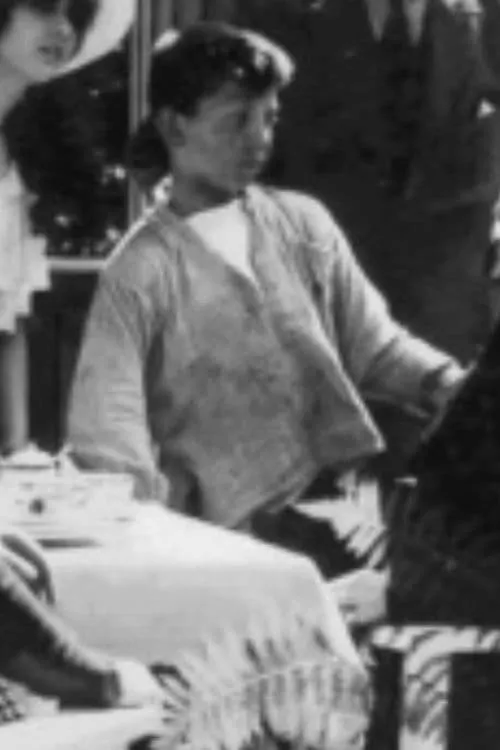 Jack Doxat-Pratt interpretando a