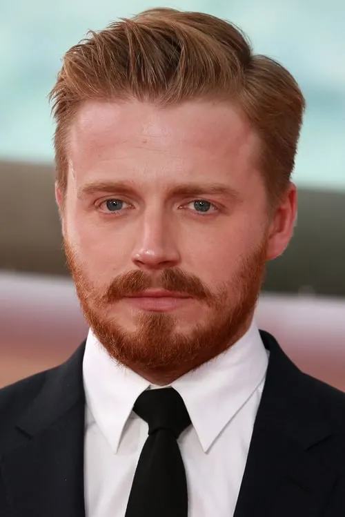 Jack Lowden interpretando a James Libson