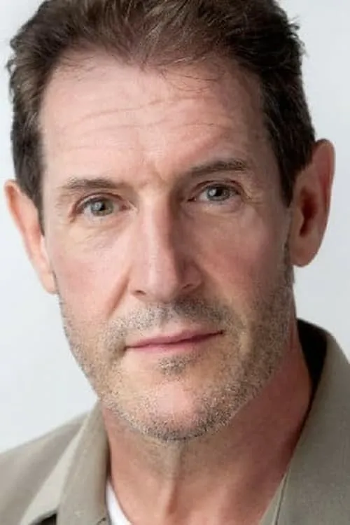 Jack Mulcahy interpretando a Lucifer