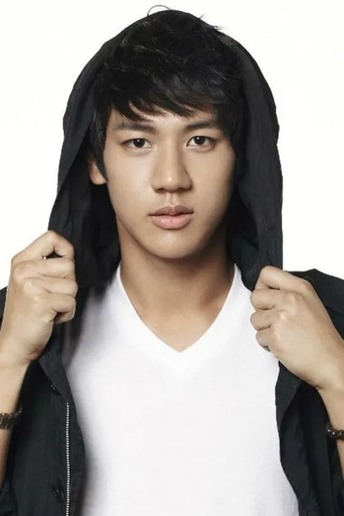 Jacob Hwang — personaje: Yi Sheng / "Louis"