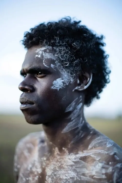 Jacob Junior Nayinggul interpretando a Gutjuk