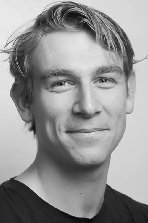 Jacob Vigeland interpretando a Michael Stoltenberg