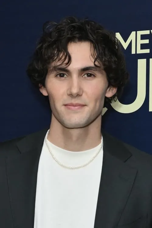 Jacob Ward interpretando a Matthew 'Sticks' Russo