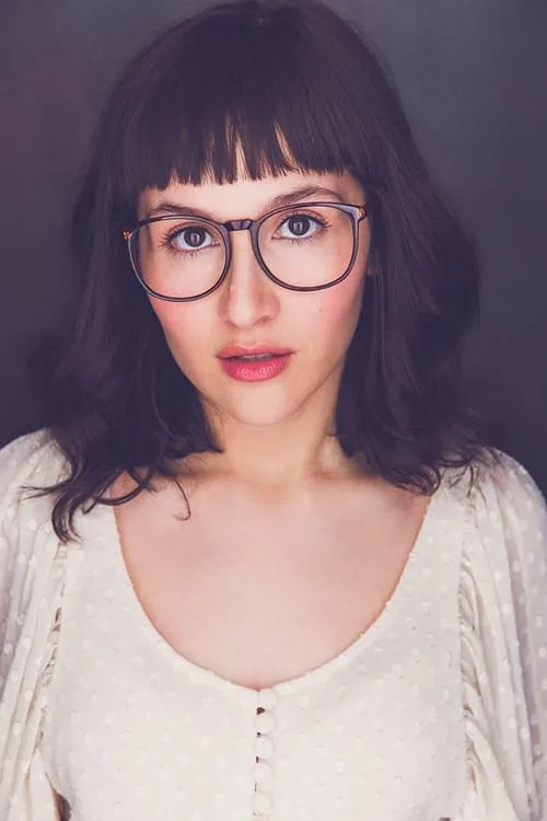 Jacqueline Guillen interpretando a Store clerk