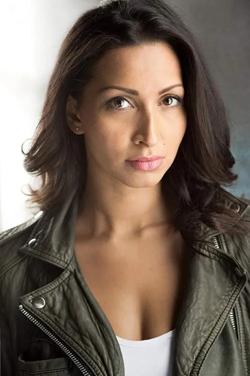 Jade Asha interpretando a Gemma