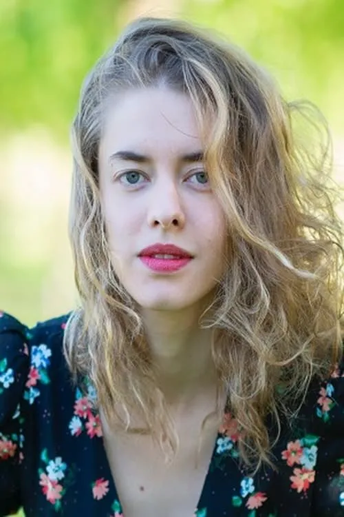 Jade Labeste en su biografía y filmografía