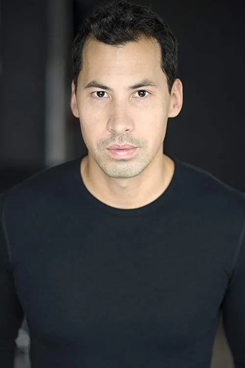 Jaeson Lee interpretando a Roland