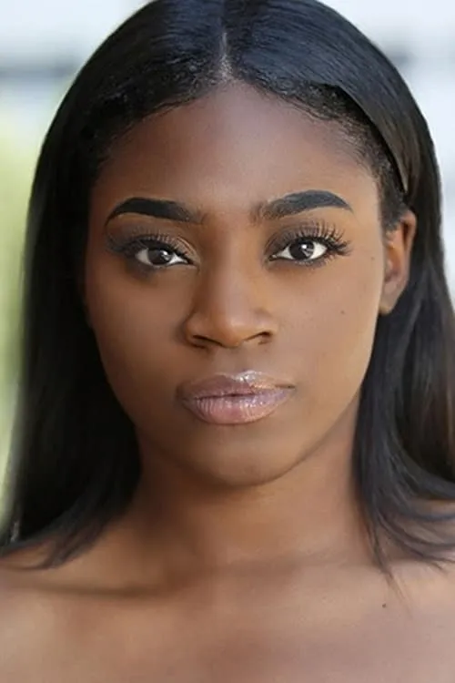 Jai'Len Christine Li Josey interpretando a Hannah