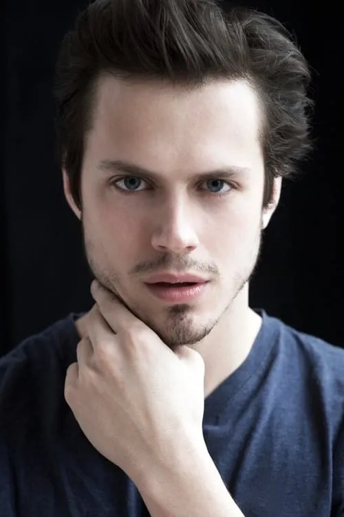 Jake Robinson interpretando a Ian