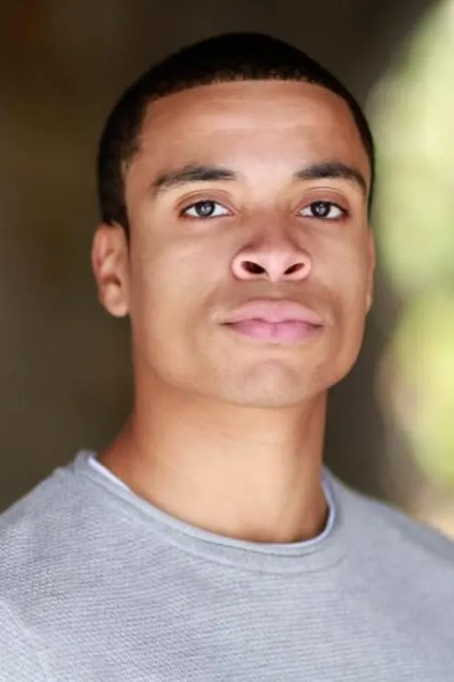 Jamaal Fields-Green interpretando a Gary