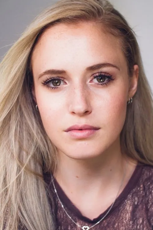 Jamaica Vaughan interpretando a Horse Girl