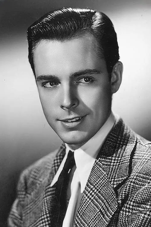 James Blakeley interpretando a Albert de Charelle