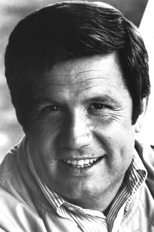 James Hampton interpretando a Aaron