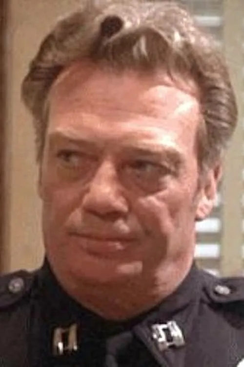 James Jeter interpretando a Trooper #1