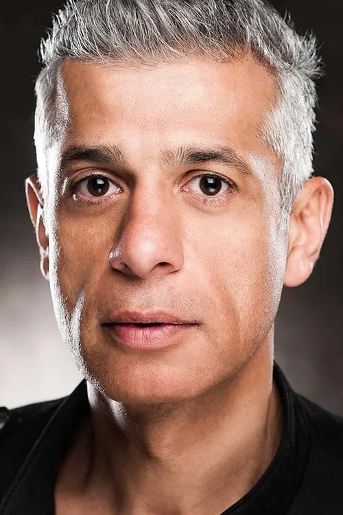 Steven Lowe ha trabajado con James Karis en 1 ocasiones