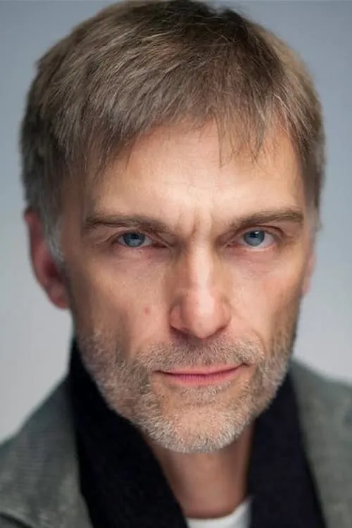 Fabian Cartwright ha trabajado con James Simmons en 1 ocasiones