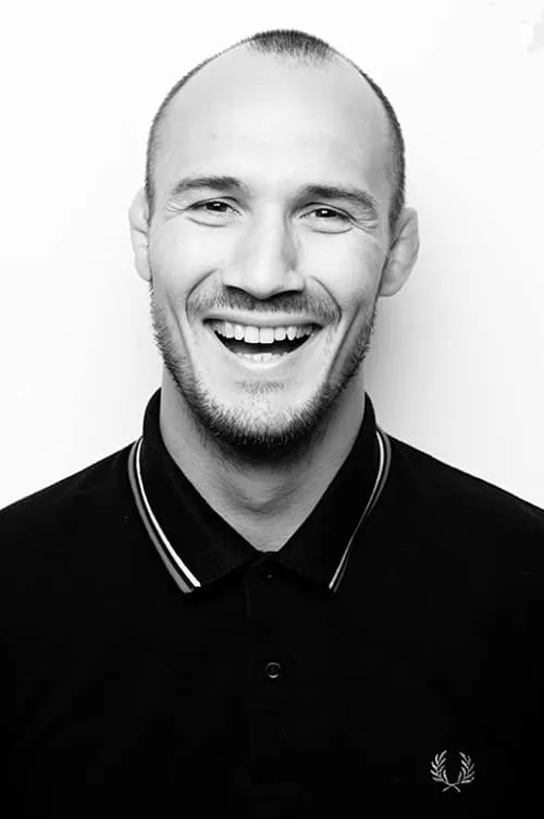 Charlie Hunnam ha trabajado con James Warren en 2 ocasiones