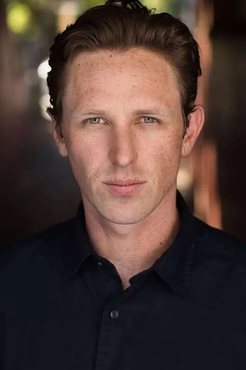 Jamie Timony interpretando a Free