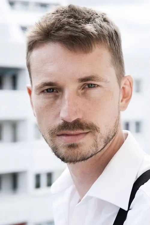 Jan Andreesen interpretando a Paul Zeisig