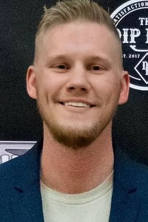 Jared Boyce interpretando a Outlaw Dipper