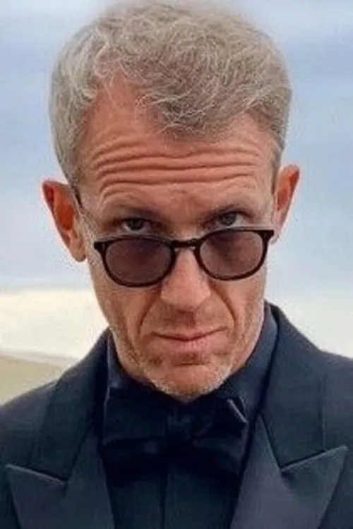 Russell Barnett ha trabajado con Jaron Varsano en 1 ocasiones