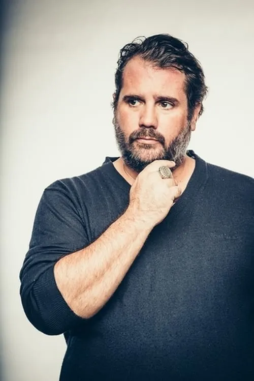 Jason Chicandier interpretando a Maurice