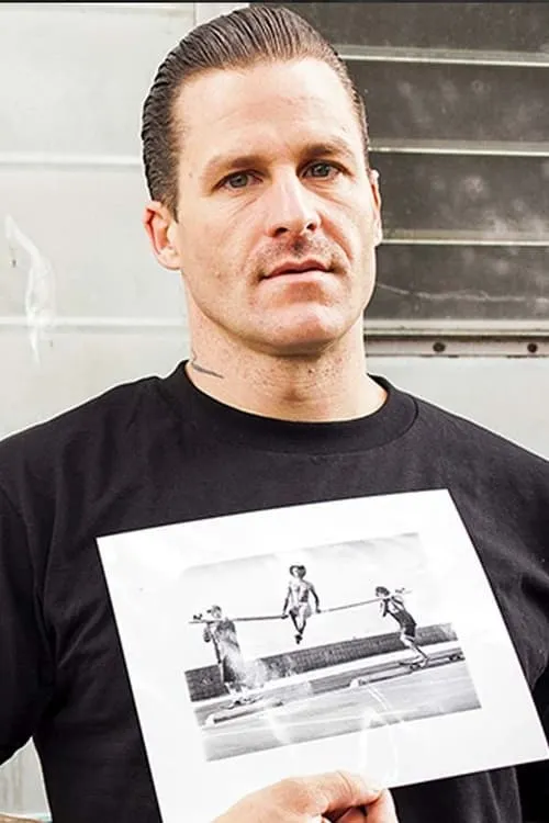 Jason Jessee interpretando a Himself