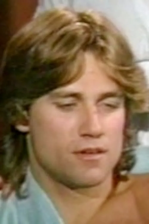 Jason Riley interpretando a Daydreamer