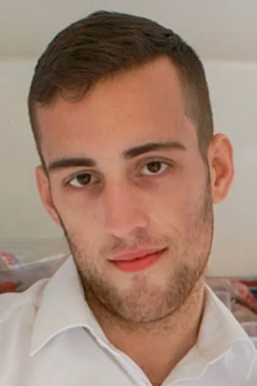 Jason Sutton interpretando a