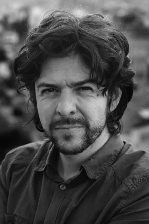 Marco Bustos ha trabajado con Javier Izquierdo en 1 ocasiones