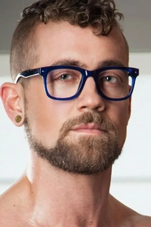 Jay Austin interpretando a