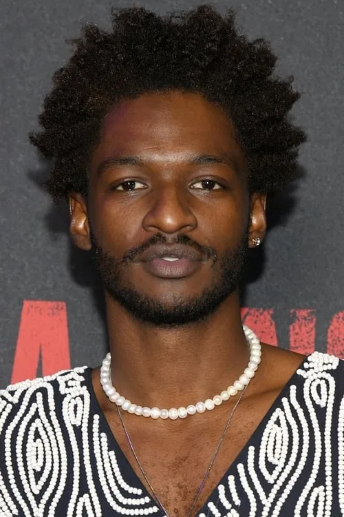 Jay Will interpretando a Robert DeShaun Peace