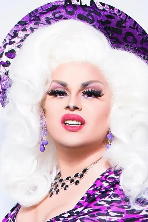 Jaymes Mansfield interpretando a Self