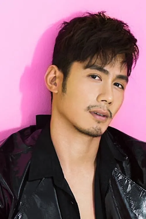 JC Chee interpretando a Chow Kwok Keong